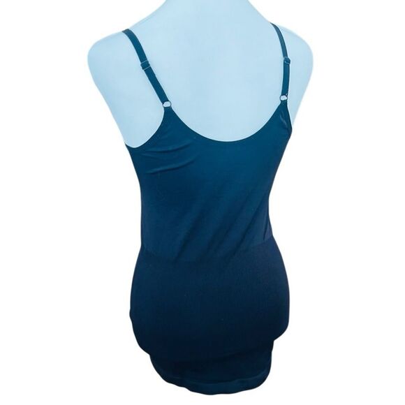 Isabel Maternity by Ingrid & Isabel Fitted Black Camisole size S/M - Picture 5 of 9